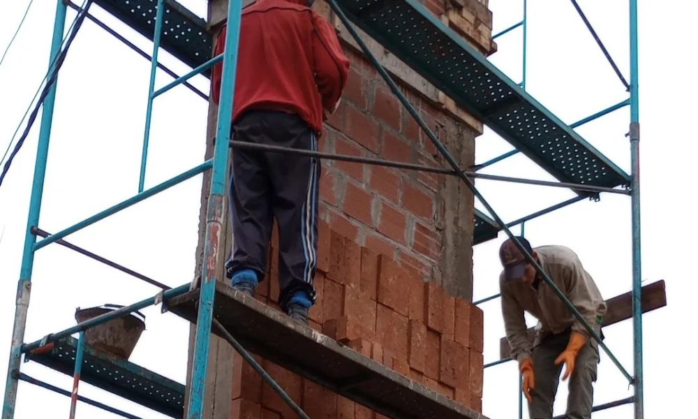 “Construction of new welcome arch and road repairs in San José, Misiones”